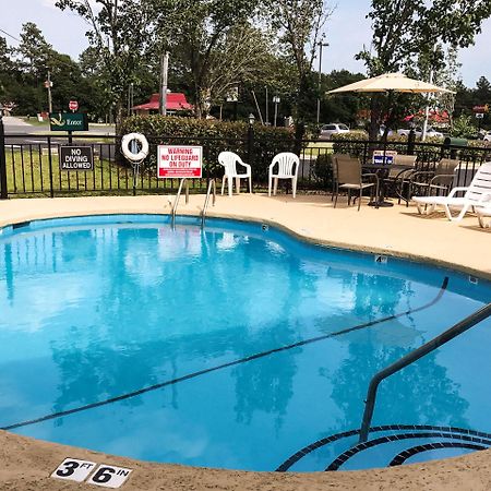 Quality Inn Raeford Exterior photo