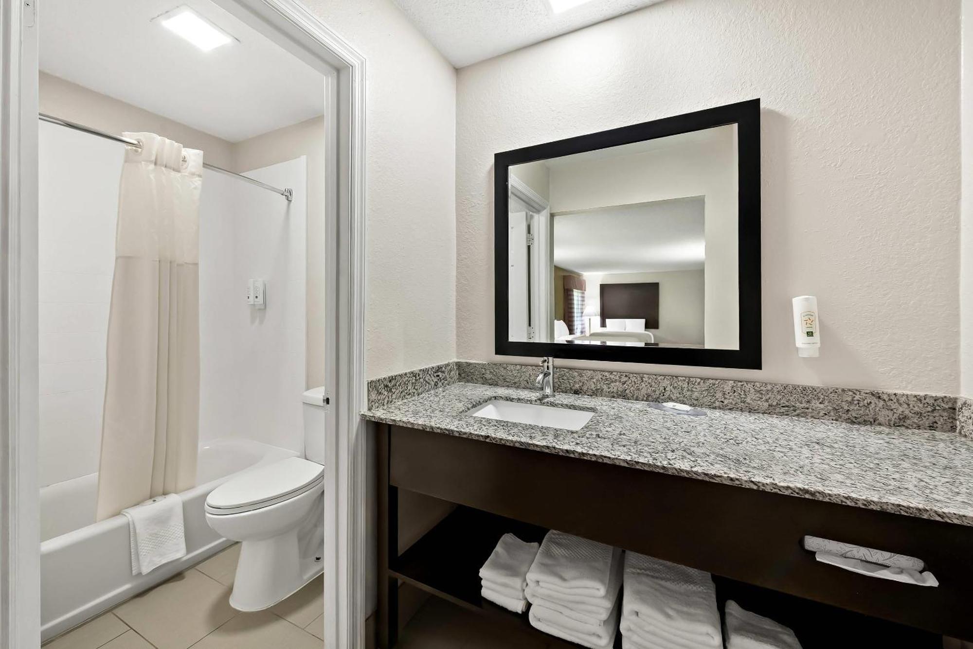 Quality Inn Raeford Exterior photo