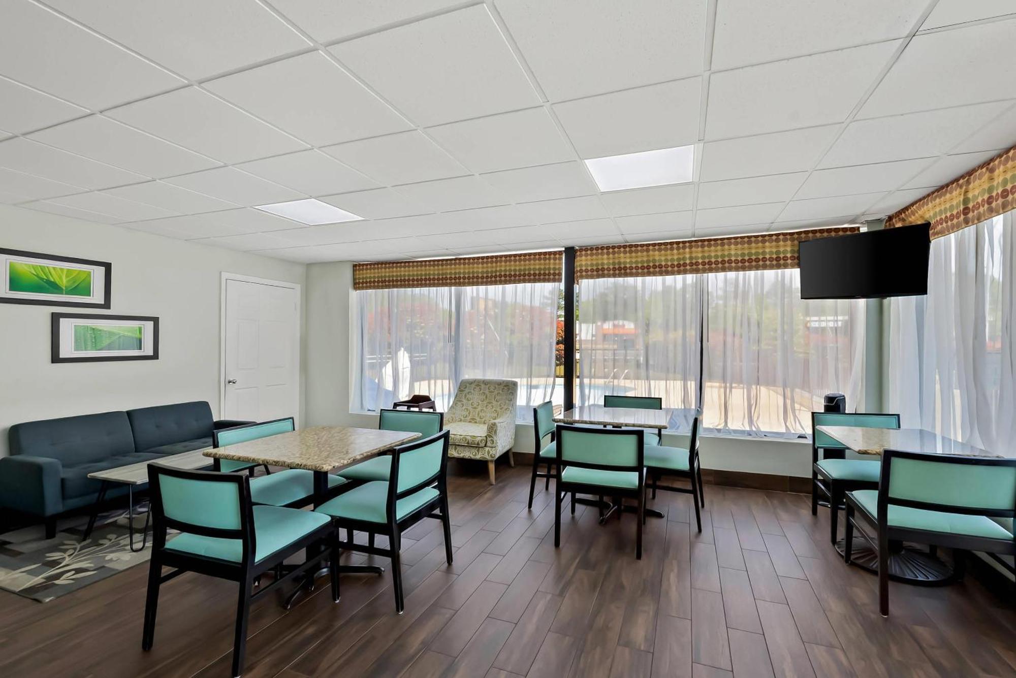 Quality Inn Raeford Exterior photo